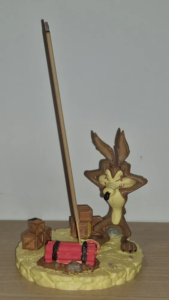 Wile E. Coyote - Diorama e Porta-Incenso Multipeça